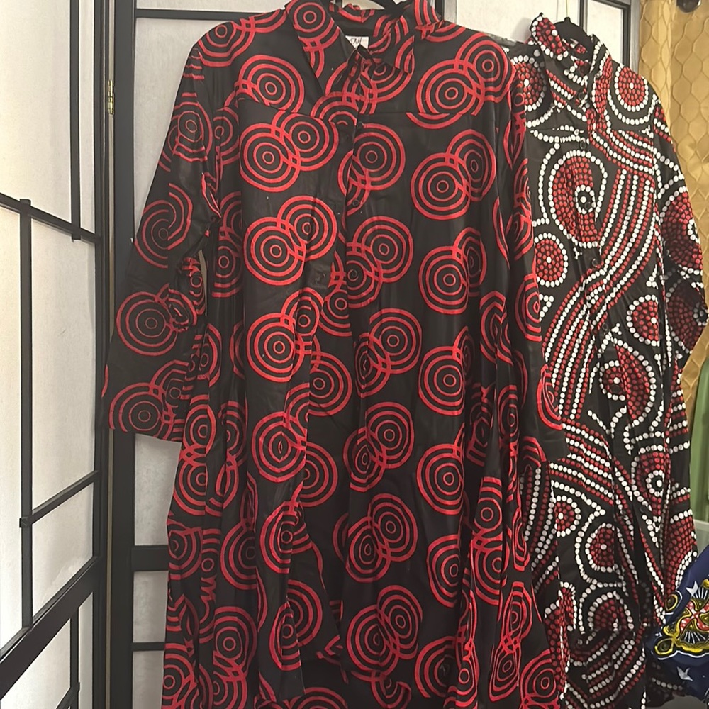 Black  and red shirt free size you can wear it with jeans or leggings